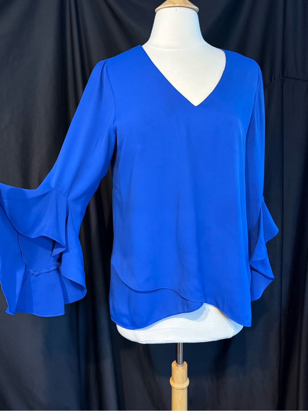 Vince Camuto Flutter Sleeve Blouse size S